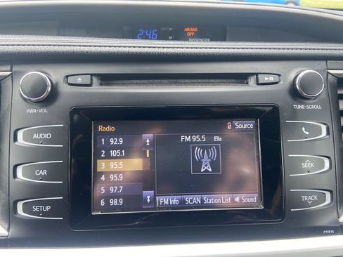 Used 2019 Toyota Highlander LE AWD/4WD image 13