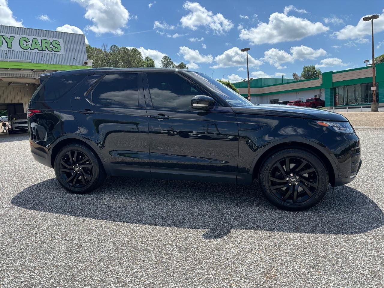 Used 2017 Land Rover Discovery HSE AWD/4WD image 6