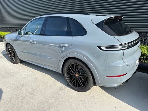 Used 2026 Porsche Cayenne GTS AWD/4WD image 3