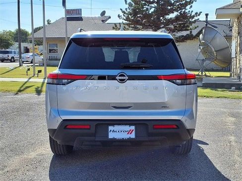 Used 2025 Nissan Pathfinder SV image 19