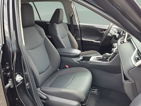 Used 2024 Toyota RAV4 XLE FWD image 19