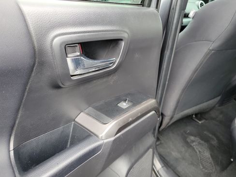 Used 2022 Toyota Tacoma TRD Sport AWD/4WD image 13