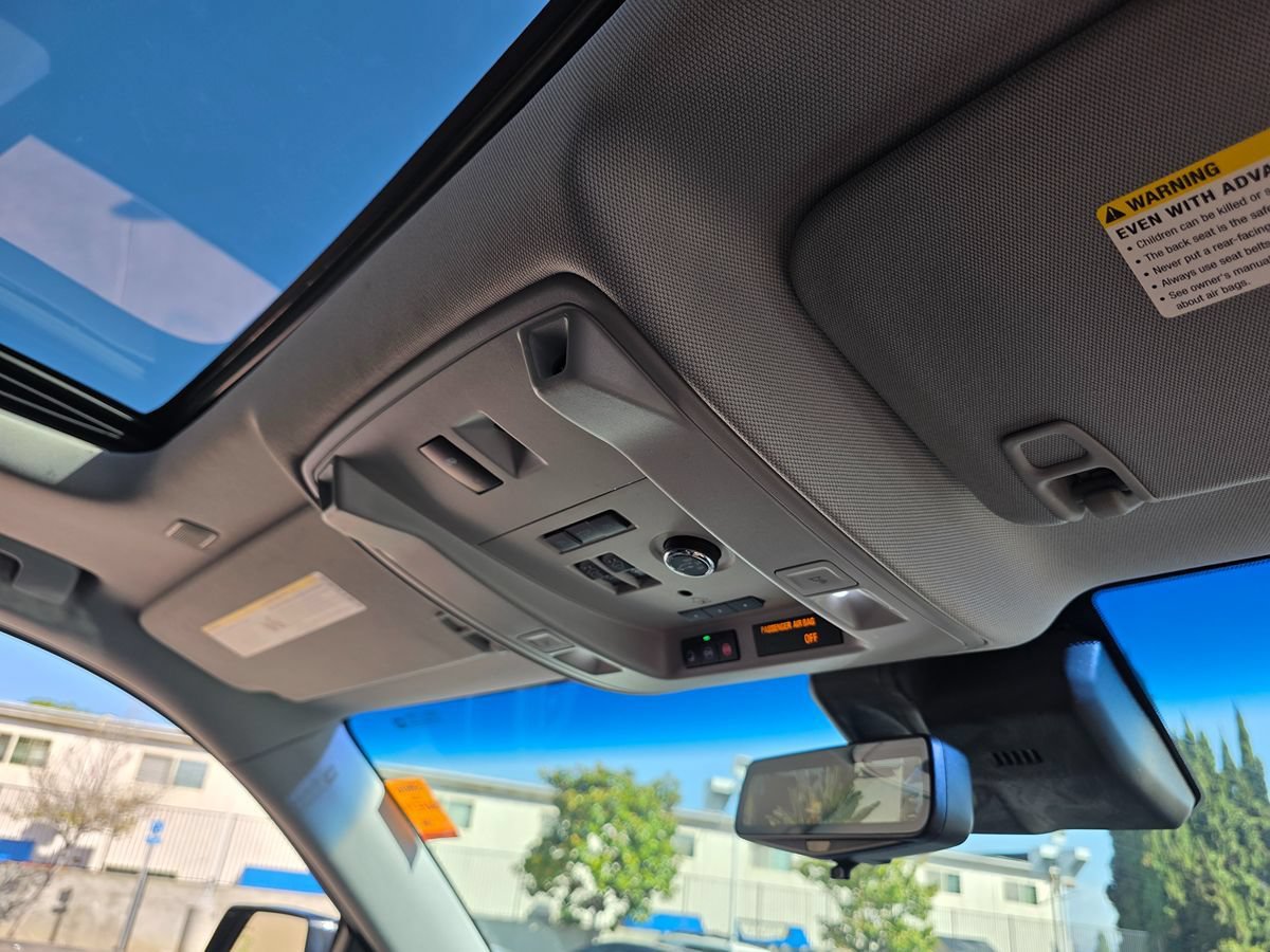 Used 2018 Cadillac Escalade Luxury RWD image 19