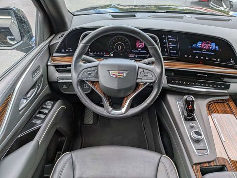 Certified 2021 Cadillac Escalade Premium Luxury w/ LPO, Illumination Package AWD/4WD image 17