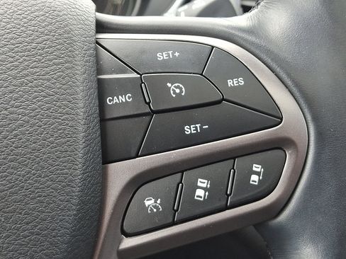 Used 2021 Jeep Cherokee Limited AWD/4WD image 23