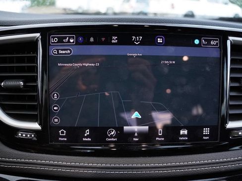Used 2025 Chrysler Pacifica Select w/ Uconnect Theater Family Group AWD/4WD image 6