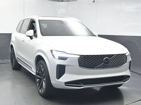Certified 2026 Volvo XC90 B6 Ultra AWD/4WD image 2