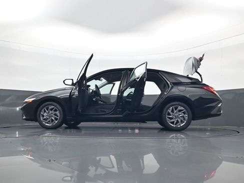 New 2026 Hyundai Elantra Blue image 34