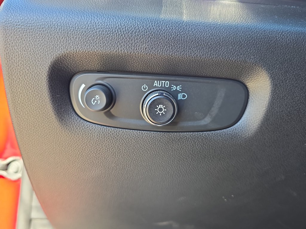 Used 2023 Chevrolet Traverse Premier AWD/4WD image 29