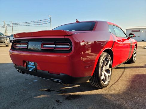 Used 2016 Dodge Challenger SXT Plus image 4