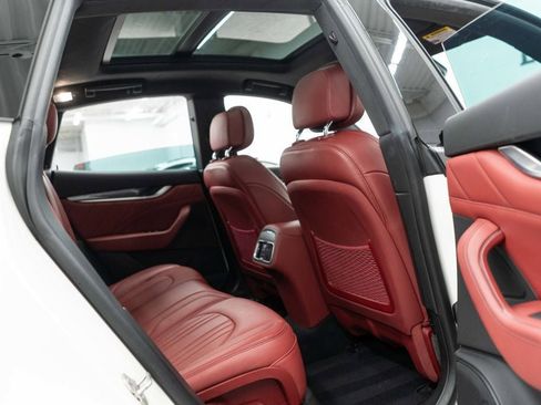 Used 2022 Maserati Levante GT image 12