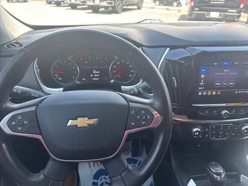 Used 2020 Chevrolet Traverse LT FWD image 17