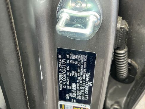 Used 2025 Kia Sportage LX FWD image 23