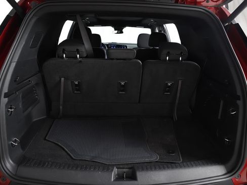 Used 2025 Chevrolet Traverse LT w/ Sun and Wheel Package FWD image 10