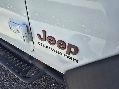 Used 2020 Jeep Gladiator Rubicon AWD/4WD image 10