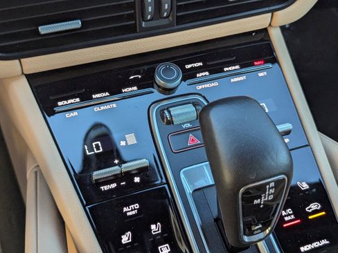 Certified 2022 Porsche Cayenne E-Hybrid image 29