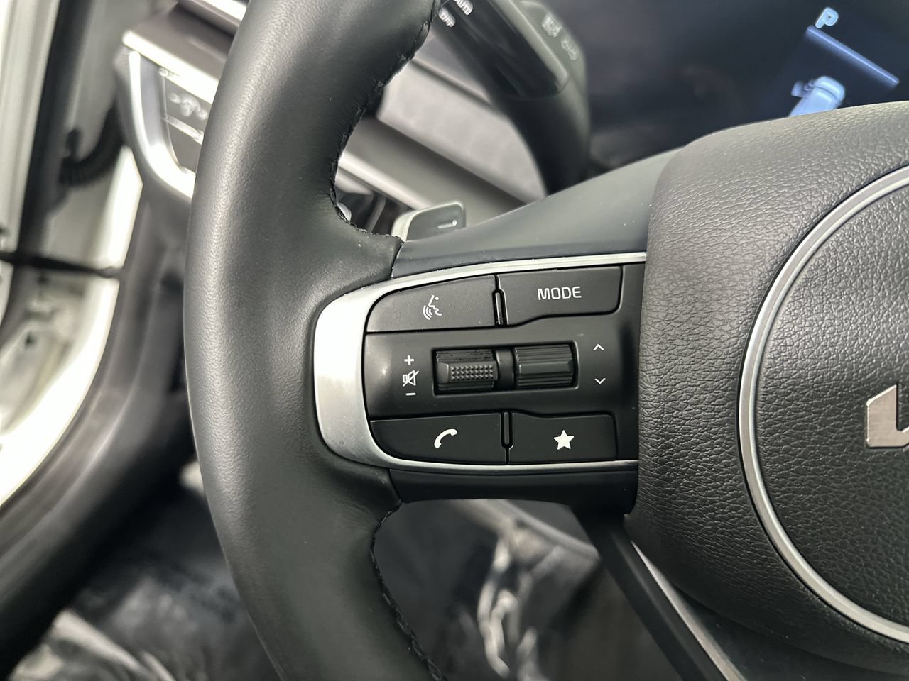 Used 2023 Kia Sportage EX AWD/4WD image 6