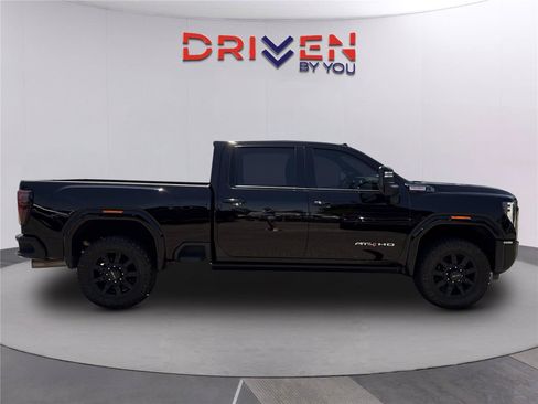 Used 2024 GMC Sierra 3500 AT4 w/ AT4 Premium Plus Package AWD/4WD image 3