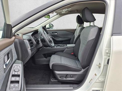 Used 2023 Nissan Rogue SV AWD/4WD image 16