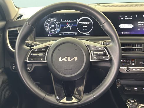 Used 2025 Kia Seltos EX w/ EX Sunroof Package FWD image 19