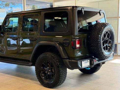 Used 2024 Jeep Wrangler Unlimited AWD/4WD image 13