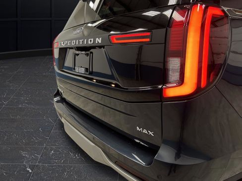 Used 2025 Ford Expedition Max Platinum w/ Platinum Ultimate Package image 39