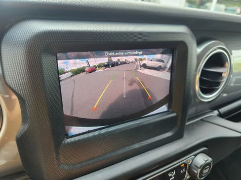 Used 2021 Jeep Wrangler Unlimited Sahara w/ Cold Weather Group image 31