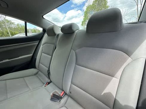 Used 2017 Hyundai Elantra SE image 13