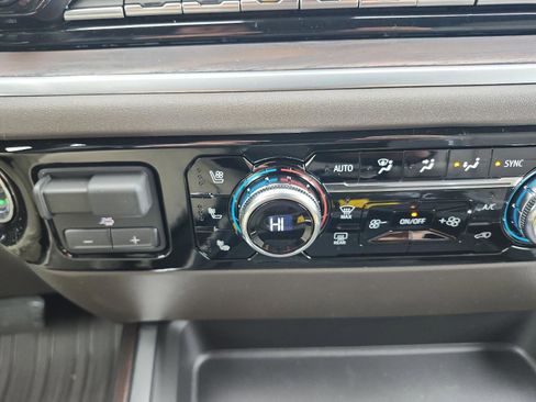 New 2026 GMC Sierra 2500 SLT w/ SLT Premium Package image 19