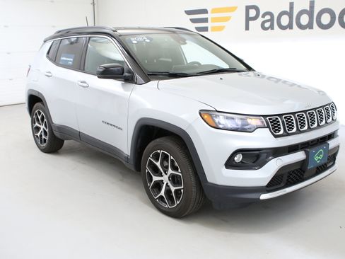 Used 2024 Jeep Compass Limited AWD/4WD image 2