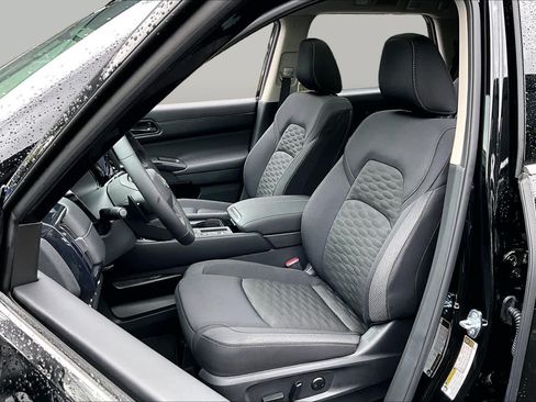 New 2026 Nissan Pathfinder SV w/ SV Premium Package FWD image 9