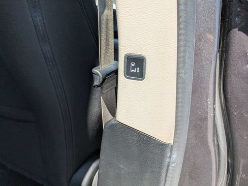Used 2017 Chrysler Pacifica Touring FWD image 25