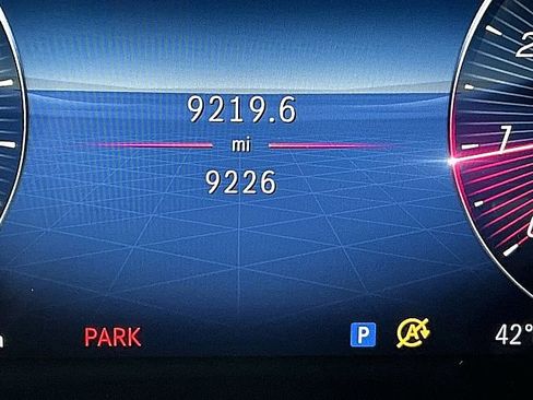 Used 2025 Mercedes-Benz GLE 350 4MATIC image 32