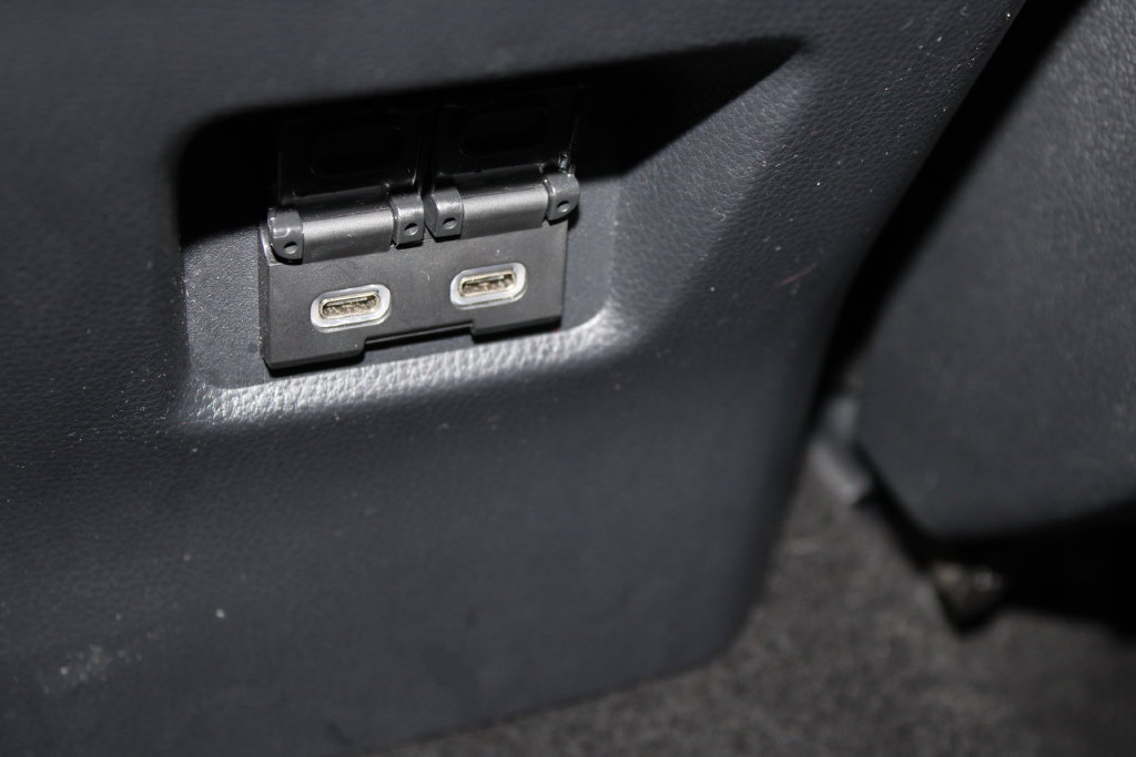 Used 2025 Toyota RAV4 XLE AWD/4WD image 57