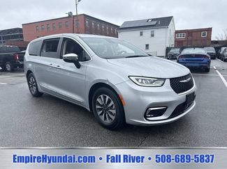 Used 2023 Chrysler Pacifica Limited FWD video 2
