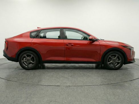 Used 2025 Kia K4 LXS image 11