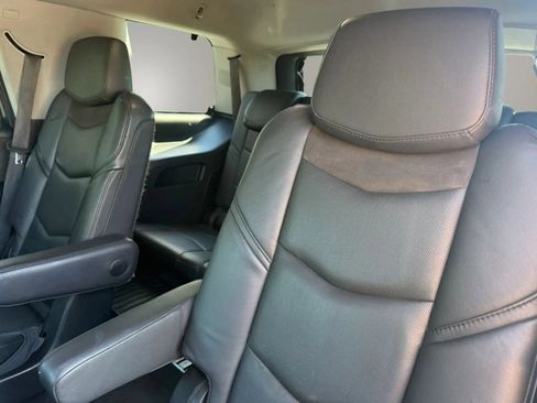 Used 2018 Cadillac Escalade Luxury AWD/4WD image 38