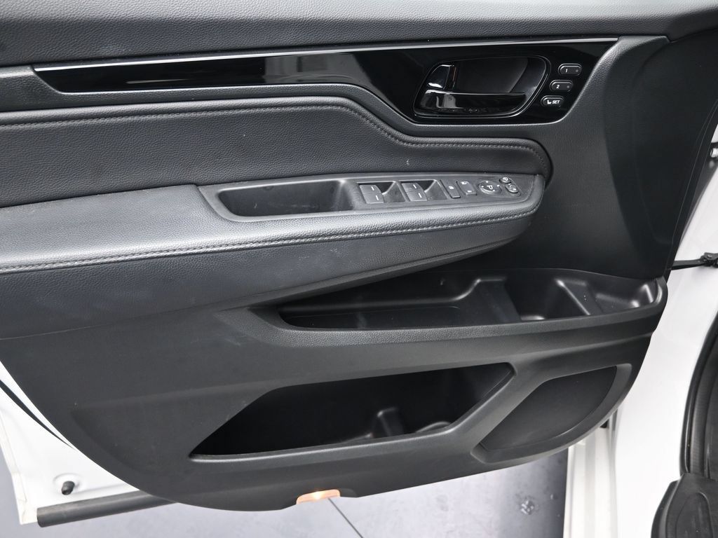 Used 2023 Honda Odyssey Elite image 11
