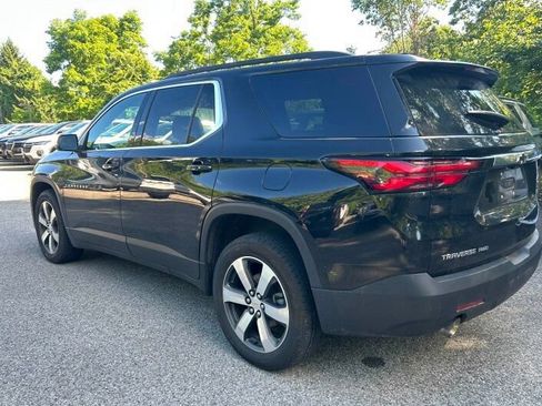 Used 2023 Chevrolet Traverse LT w/ LT Premium Package AWD/4WD image 3