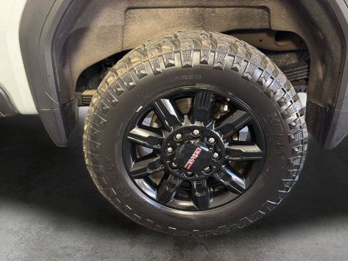 Used 2024 GMC Sierra 2500 AT4 w/ Technology Package AWD/4WD image 17