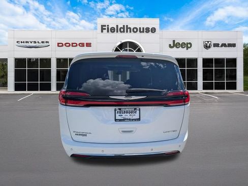 Used 2023 Chrysler Pacifica Limited FWD image 13