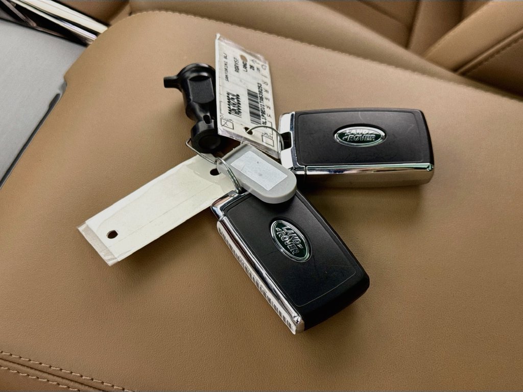 Used 2026 Land Rover Range Rover Sport SE AWD/4WD image 17