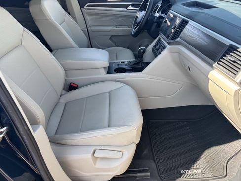 Used 2021 Volkswagen Atlas SE w/ Panoramic Sunroof Package FWD image 9