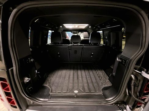 Used 2023 Land Rover Defender 110 SE image 17