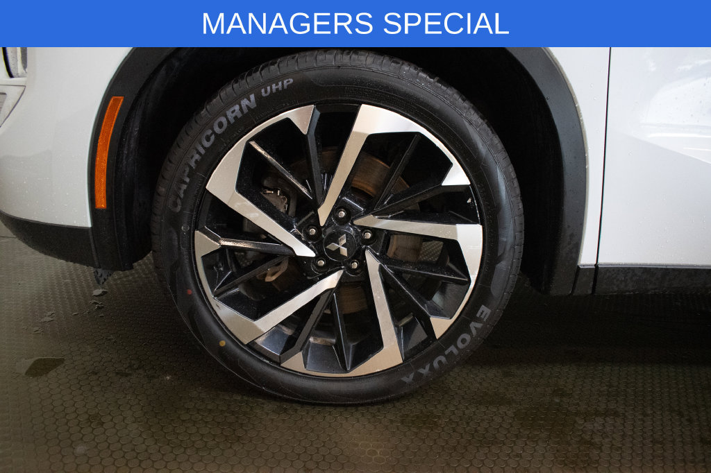 Used 2024 Mitsubishi Outlander 4WD Plug-In Hybrid image 9