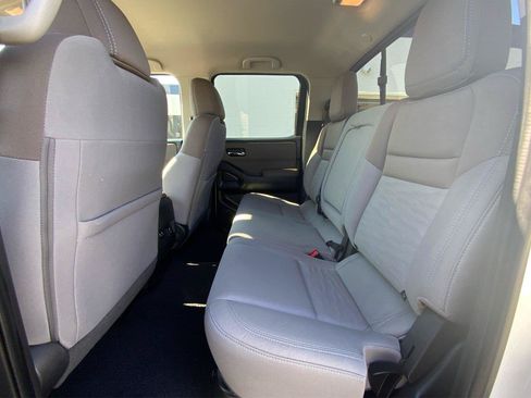 Used 2022 Nissan Frontier SV AWD/4WD image 11