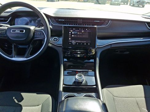 Used 2023 Jeep Grand Cherokee Laredo AWD/4WD image 16