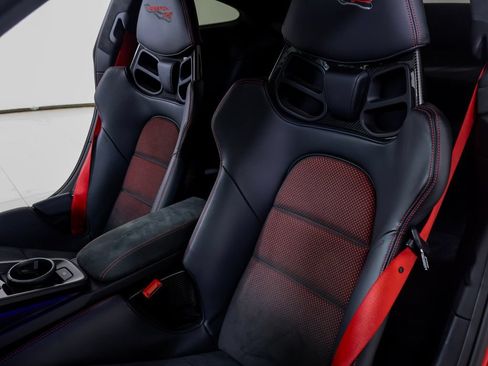 Certified 2025 Porsche 911 GT3 RS RWD image 8