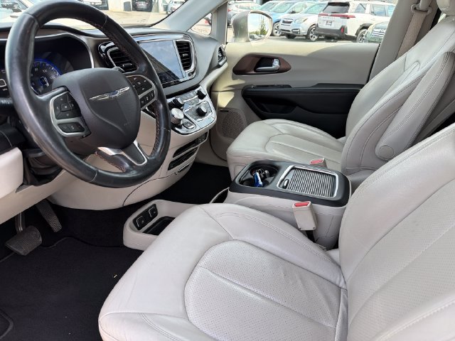 Used 2018 Chrysler Pacifica Touring-L Plus FWD image 18