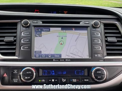 Used 2019 Toyota Highlander SE FWD image 28